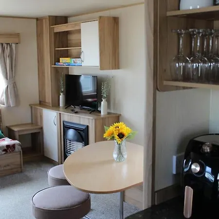 Norfolk Broads Caravan Sleeps 8 Belton with Browston Exterior photo