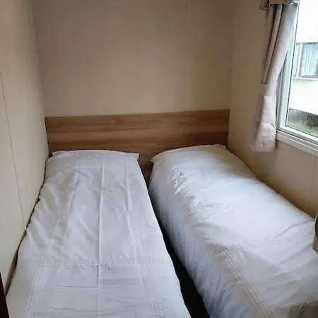 Norfolk Broads Caravan Sleeps 8 Belton with Browston Exterior photo