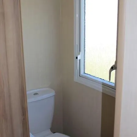 Norfolk Broads Caravan Sleeps 8 Belton with Browston Exterior photo