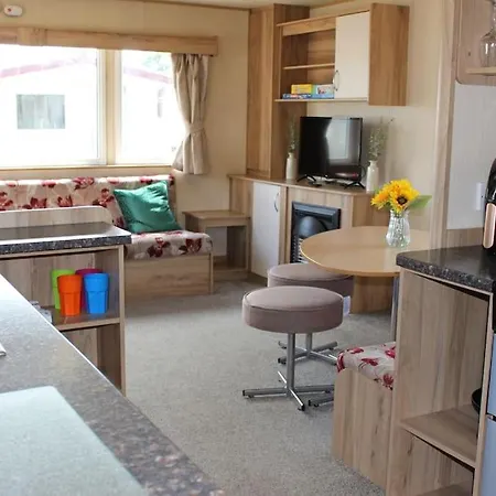 Norfolk Broads Caravan Sleeps 8 Belton with Browston Exterior photo