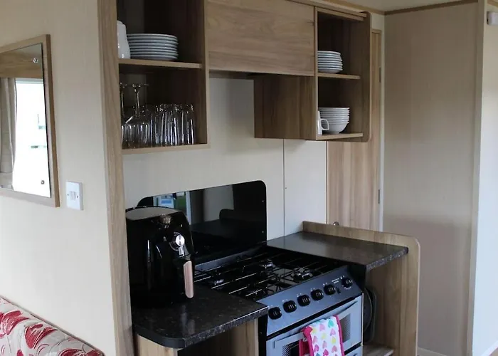 Norfolk Broads Caravan Sleeps 8