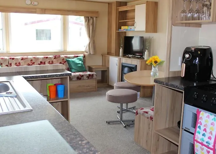 Norfolk Broads Caravan Sleeps 8