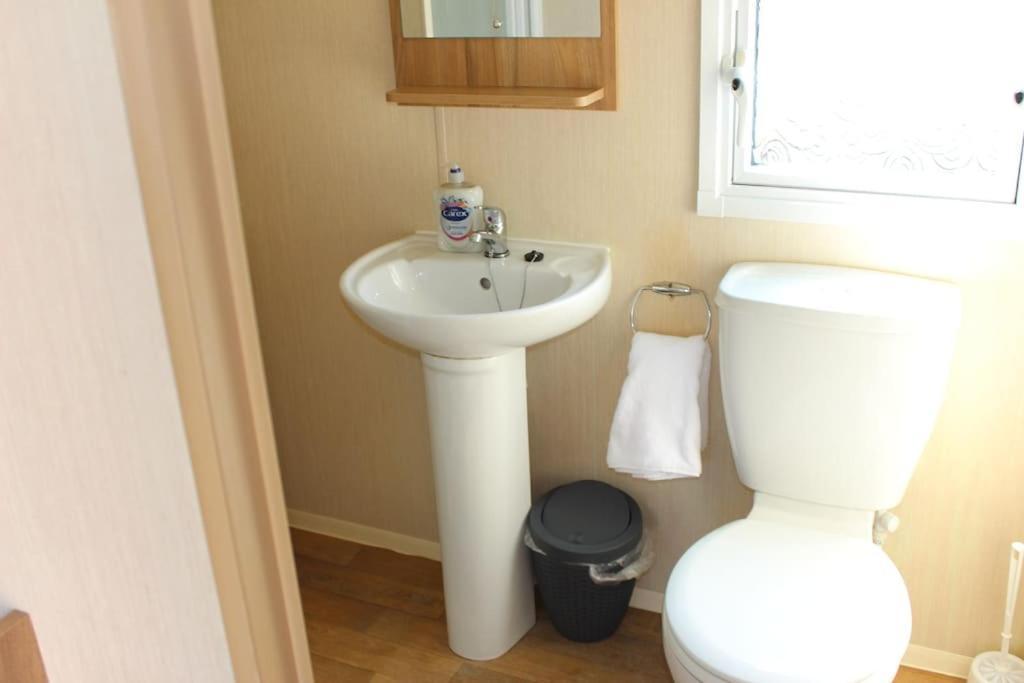 Norfolk Broads Caravan Sleeps 8 Apartment *