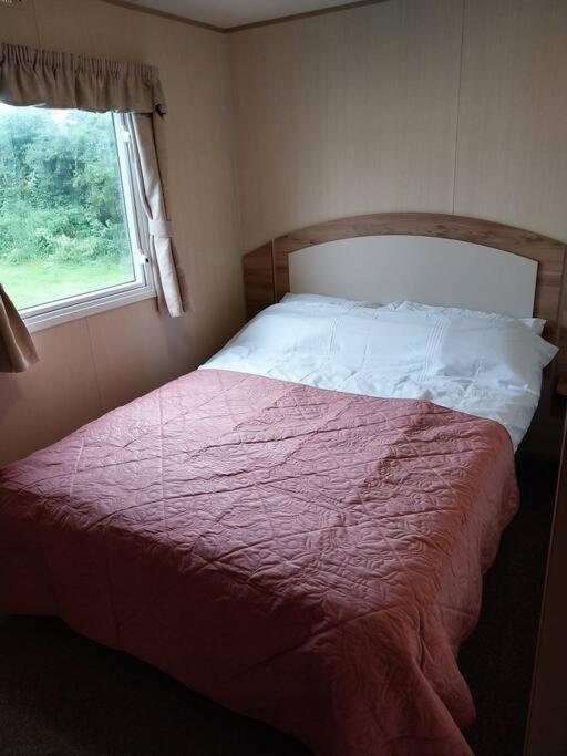 Apartment Norfolk Broads Caravan Sleeps 8 Belton with Browston