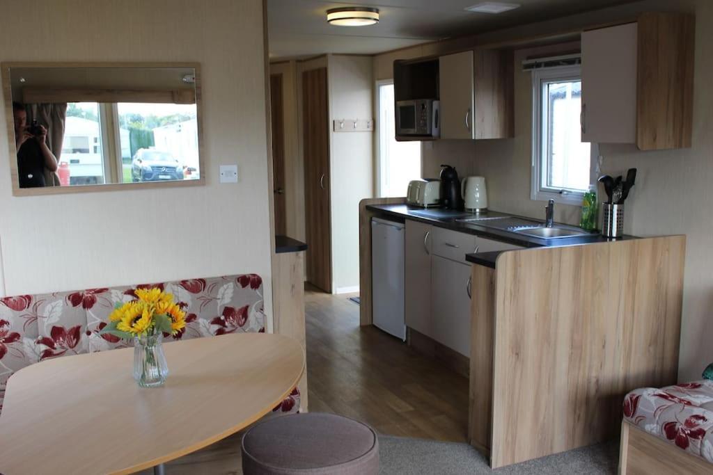 Norfolk Broads Caravan Sleeps 8