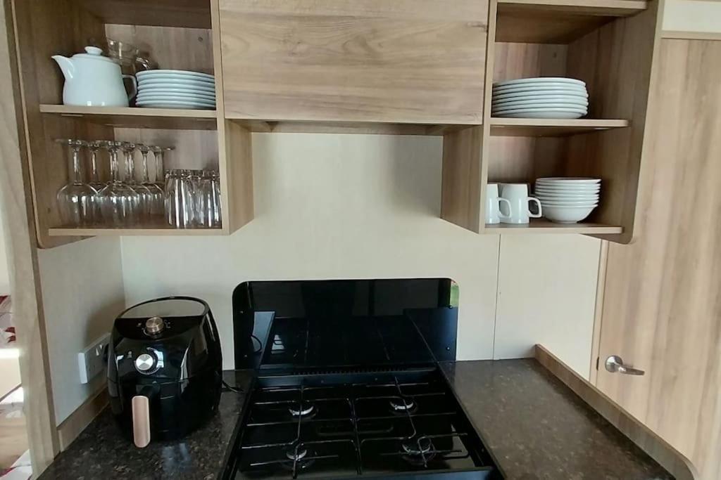 Norfolk Broads Caravan Sleeps 8 Apartment
