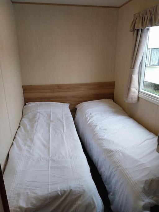 Norfolk Broads Caravan Sleeps 8