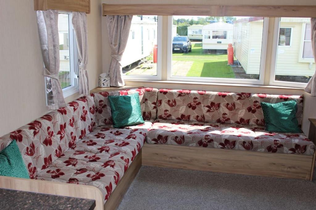 Norfolk Broads Caravan Sleeps 8 Apartment