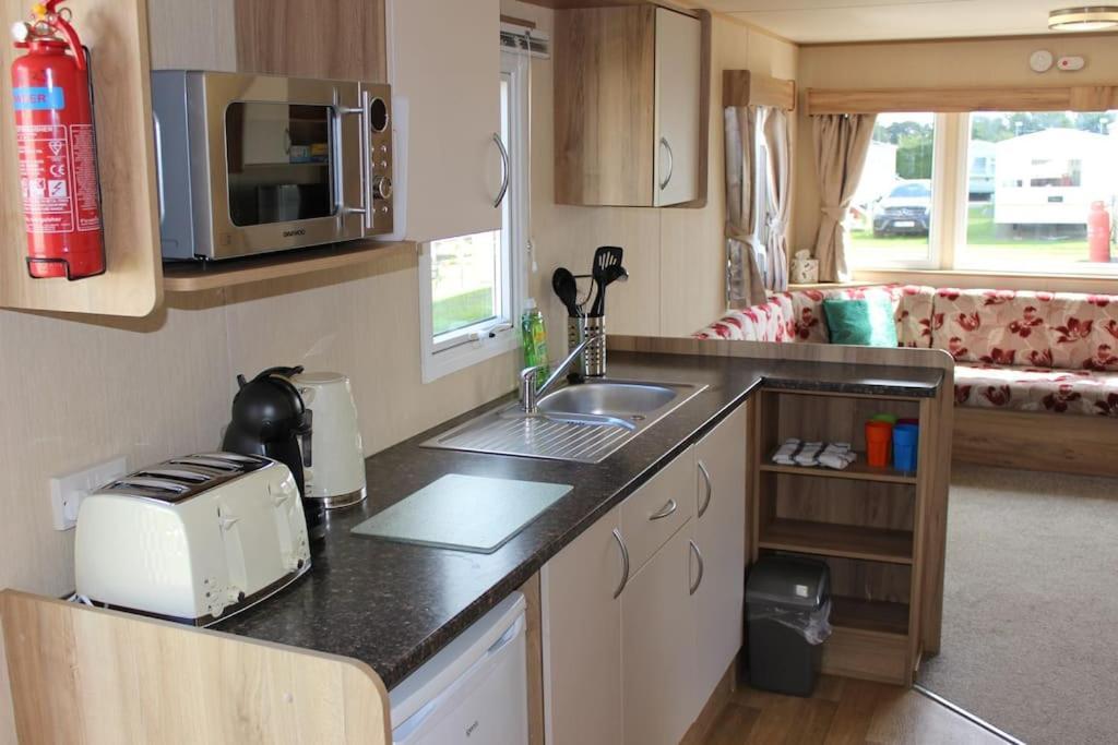 Norfolk Broads Caravan Sleeps 8